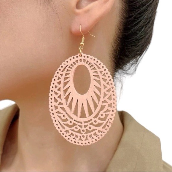 Pink Hollow Out Oval Drop Earrings - Picture 2 of 3